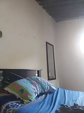 Snapshot of AlexaWarner chatting on 11.04.25 AlexaWarner online show from 11.04.25