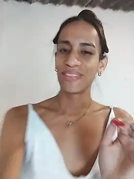 Snapshot of AlexaWarner chatting on 11.16.25 AlexaWarner online show from 11.16.25