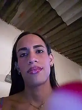 Snapshot of AlexaWarner chatting on 11.21.25 AlexaWarner online show from 11.21.25