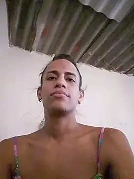 Snapshot of AlexaWarner chatting on 11.22.25 AlexaWarner online show from 11.22.25