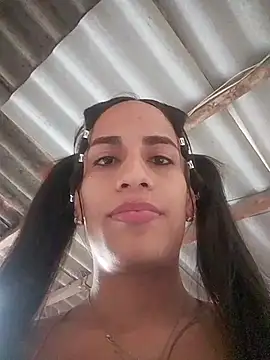 Snapshot of AlexaWarner chatting on 11.23.25 AlexaWarner online show from 11.23.25