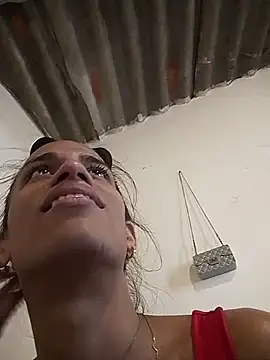 Snapshot of AlexaWarner chatting on 11.24.25 AlexaWarner online show from 11.24.25