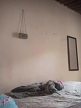 Snapshot of AlexaWarner chatting on 11.25.25 AlexaWarner online show from 11.25.25