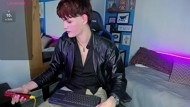 Snapshot of VladHellsing4 chatting on 02.12.25 VladHellsing4 online show from 02.12.25