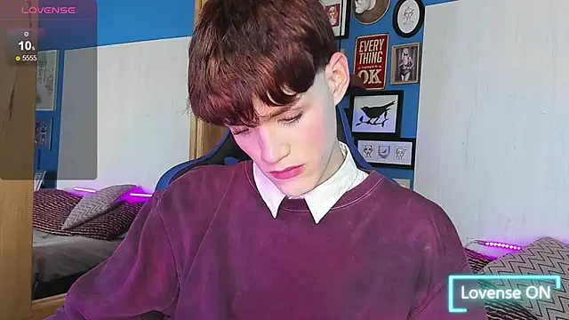 Snapshot of VladHellsing4 chatting on 02.13.25 VladHellsing4 online show from 02.13.25