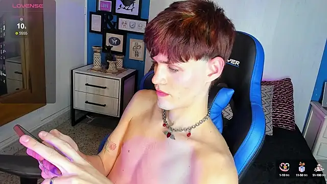 Snapshot of VladHellsing4 chatting on 02.15.25 VladHellsing4 online show from 02.15.25