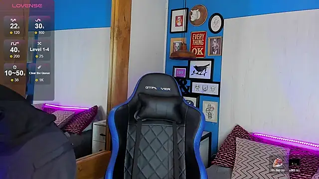 Snapshot of VladHellsing4 chatting on 02.19.25 VladHellsing4 online show from 02.19.25