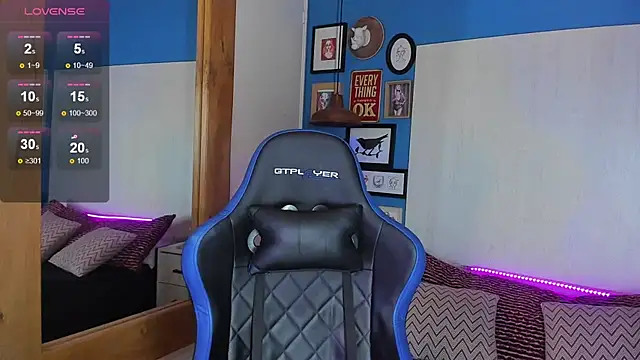 Snapshot of VladHellsing4 chatting on 02.20.25 VladHellsing4 online show from 02.20.25