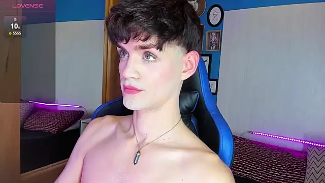 Snapshot of VladHellsing4 chatting on 02.21.25 VladHellsing4 online show from 02.21.25