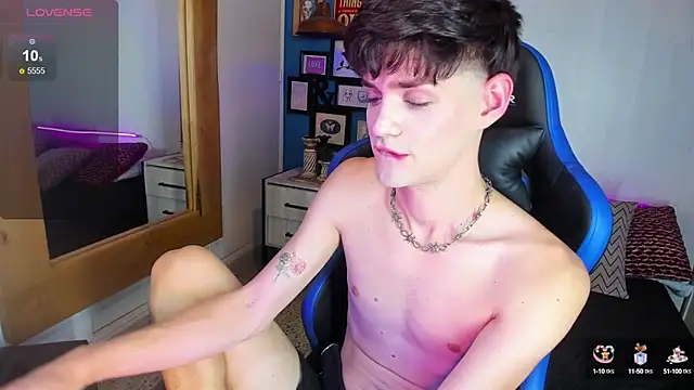 Snapshot of VladHellsing4 chatting on 02.21.25 VladHellsing4 online show from 02.21.25