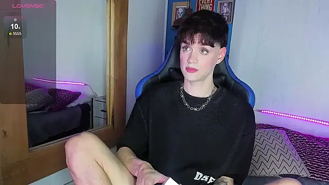 Snapshot of VladHellsing4 chatting on 02.26.25 VladHellsing4 online show from 02.26.25