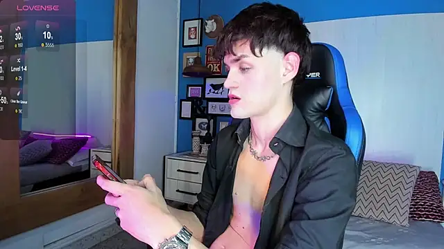 Snapshot of VladHellsing4 chatting on 03.01.25 VladHellsing4 online show from 03.01.25