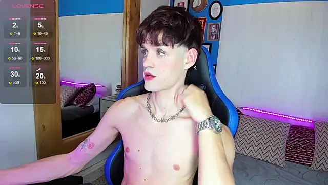 Snapshot of VladHellsing4 chatting on 03.04.25 VladHellsing4 online show from 03.04.25