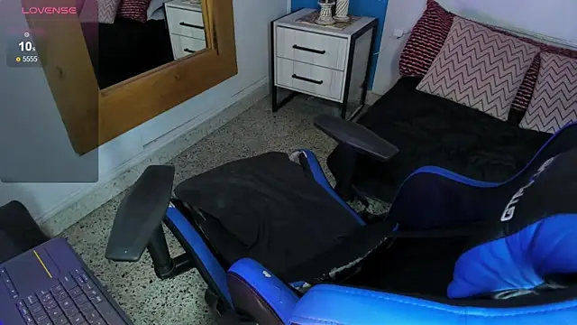 Snapshot of VladHellsing4 chatting on 03.07.25 VladHellsing4 online show from 03.07.25