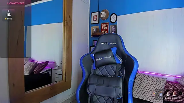 Snapshot of VladHellsing4 chatting on 03.08.25 VladHellsing4 online show from 03.08.25