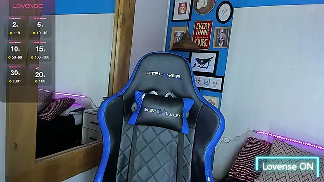 Snapshot of VladHellsing4 chatting on 03.11.25 VladHellsing4 online show from 03.11.25