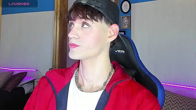 Snapshot of VladHellsing4 chatting on 03.13.25 VladHellsing4 online show from 03.13.25