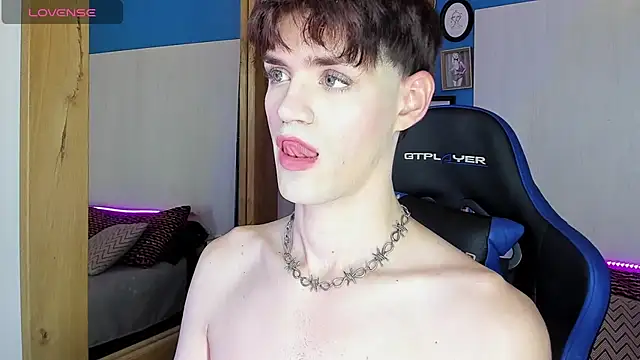 Snapshot of VladHellsing4 chatting on 03.14.25 VladHellsing4 online show from 03.14.25