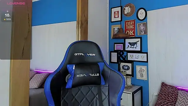 Snapshot of VladHellsing4 chatting on 03.15.25 VladHellsing4 online show from 03.15.25