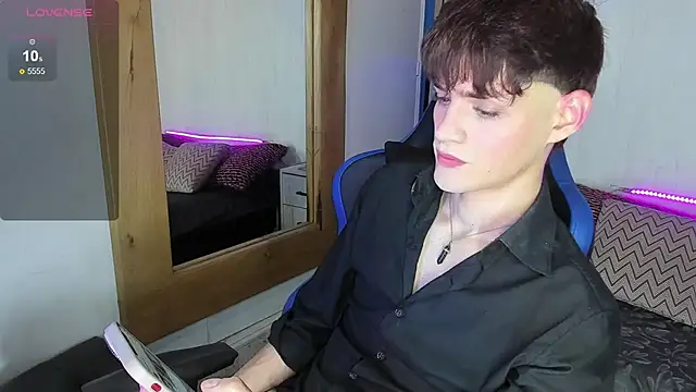 Snapshot of VladHellsing4 chatting on 03.17.25 VladHellsing4 online show from 03.17.25