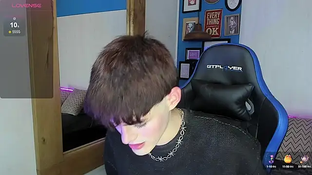 Snapshot of VladHellsing4 chatting on 03.18.25 VladHellsing4 online show from 03.18.25