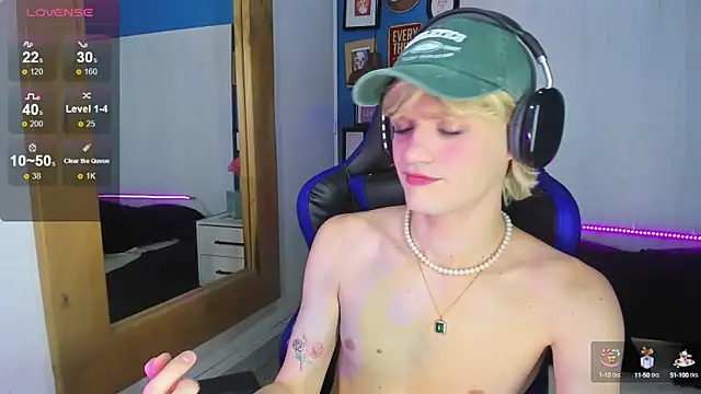 Snapshot of VladHellsing4 chatting on 09.17.25 VladHellsing4 online show from 09.17.25