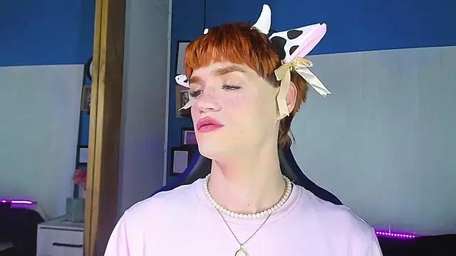 Snapshot of VladHellsing4 chatting on 09.18.25 VladHellsing4 online show from 09.18.25