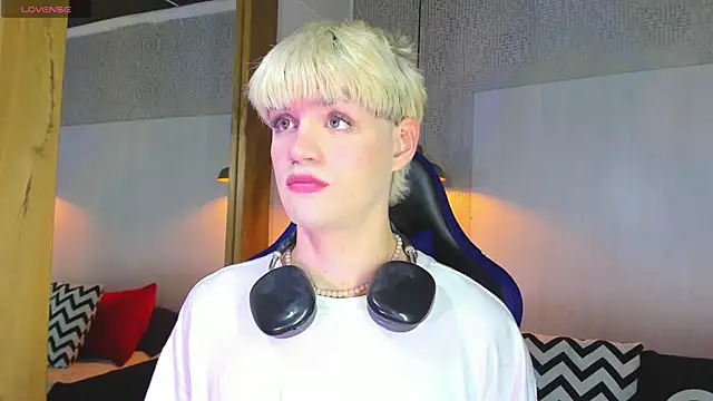 VladHellsing4 online show from 02.05.26