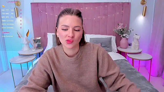 Snapshot of MilaVoxx chatting on 02.23.25 MilaVoxx online show from 02.23.25