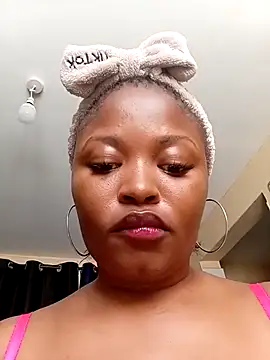 Snapshot of fatassmessey chatting on 09.17.25 fatassmessey online show from 09.17.25