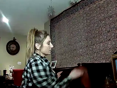 Snapshot of lilyhornyhousewife chatting on 12.03.24 lilyhornyhousewife online show from 12.03.24