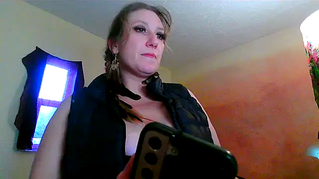 Snapshot of lilyhornyhousewife chatting on 02.26.25 lilyhornyhousewife online show from 02.26.25