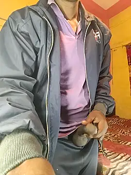 Snapshot of Hunter_boy9 chatting on 12.18.25 Hunter boy9 online show from 12.18.25