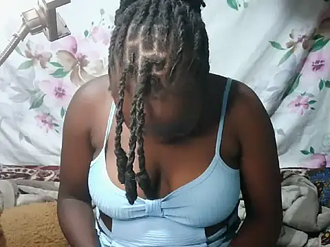 Snapshot of mdivah chatting on 11.18.25 mdivah online show from 11.18.25