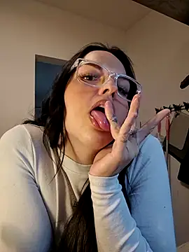 Snapshot of Jujuicy_97 chatting on 10.28.25 Jujuicy 97 online show from 10.28.25