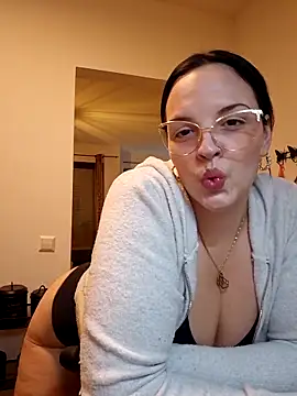 Snapshot of Jujuicy_97 chatting on 11.30.25 Jujuicy 97 online show from 11.30.25