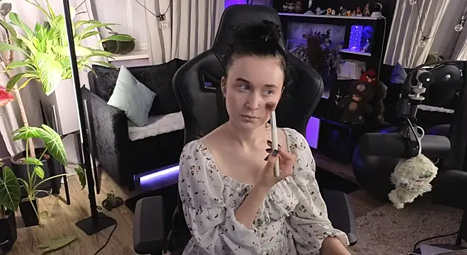 Snapshot of KiraLiLime chatting on 07.29.26 KiraLiLime online show from 07.29.26