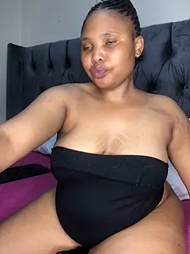 Snapshot of Anaelle24 chatting on 02.16.26 Anaelle24 online show from 02.16.26