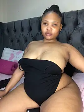 Snapshot of Anaelle24 chatting on 02.27.26 Anaelle24 online show from 02.27.26