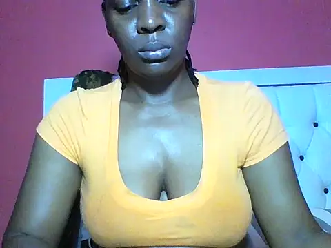 Snapshot of Sweet-piie chatting on 11.02.25 Sweet-piie online show from 11.02.25