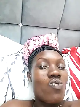 Snapshot of Slimthick900 chatting on 02.22.25 Slimthick900 online show from 02.22.25