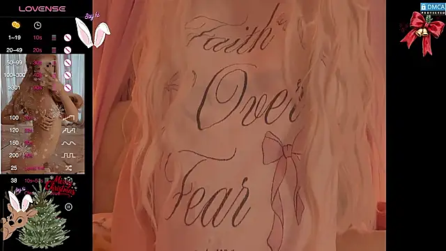 Snapshot of Blondecandie chatting on 01.11.26 Blondecandie online show from 01.11.26