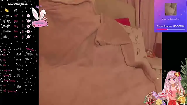 Snapshot of Blondecandie chatting on 02.10.26 Blondecandie online show from 02.10.26