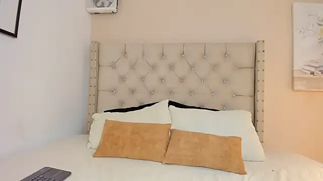 vanesasexyhot21 online show from 04.28.26