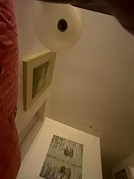 Snapshot of kikiwonderbar chatting on 12.17.25 kikiwonderbar online show from 12.17.25