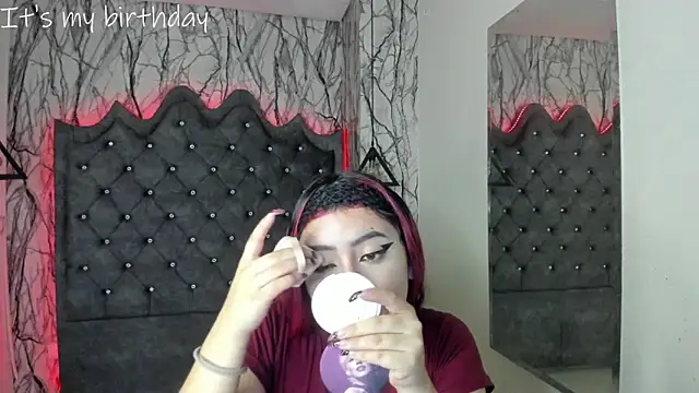 larissa01  online show from 01.28.25