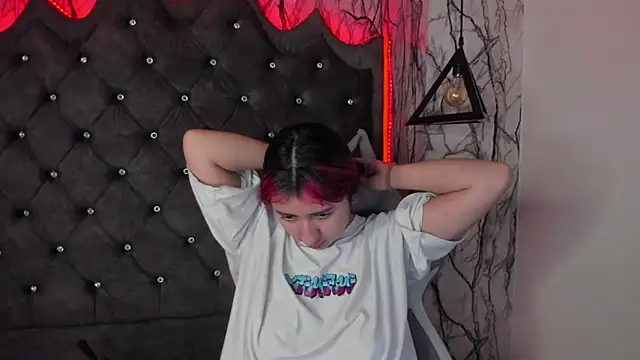 larissa01  online show from 02.07.25