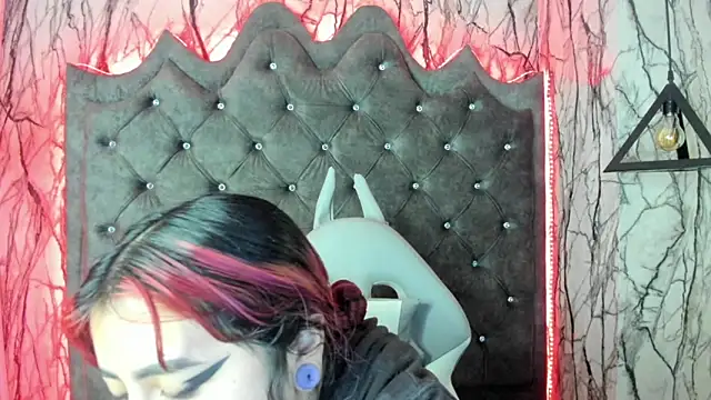 larissa01  online show from 02.10.25