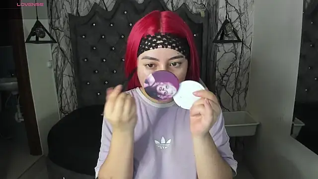 larissa01  online show from 03.09.25