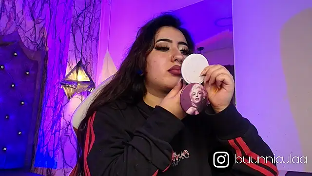 larissa01  online show from 09.11.25